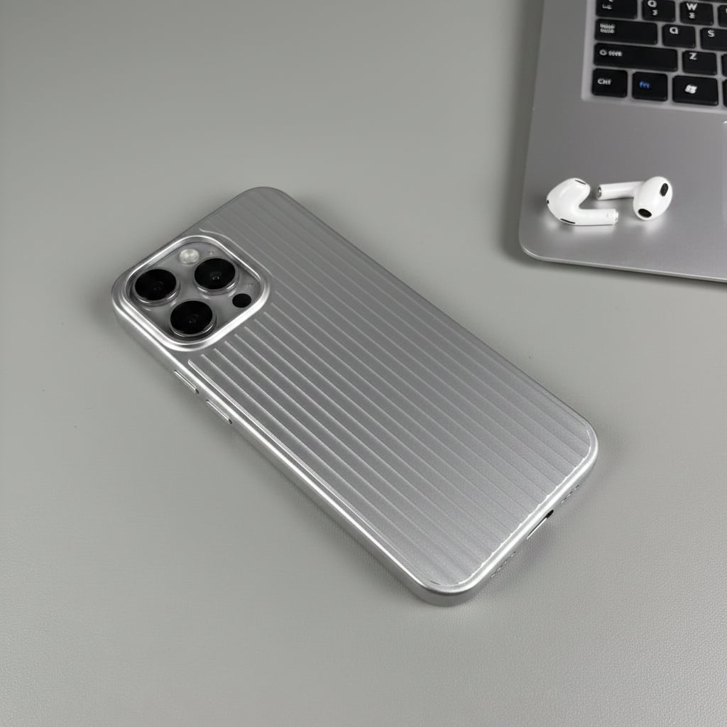 Protection iPhone gris titane avec finition rayée